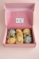 Boîte carrée en carton autoportante pliable pour biscuits, macarons, beignets, avec logo personnalisé, design et finition mate