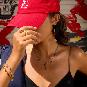 Pulsera Fina con Dijes, Dos Tonos, Oro y Acero Inoxidable, Cierre con Colgante de Corazón y Zirconia, para Uso Diario de Mujer - Product Image 3