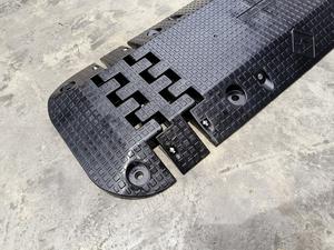 Tijdelijke verkeersdrempel, inklapbare verkeershelling, opvouwbare en draagbare verkeersdrempel met kabelbeschermingsgoot - Product Image 3