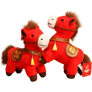 Peluche de Caballo Mascota Rojo con Cara Llorona y Sonriente para Regalo de Eventos, Venta al por Mayor, para Jóvenes de 15 a 35 Años, Empaque en Bolsa de Malla - Product Image 4