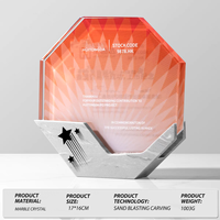 Prix de cristal gravé au laser 3d personnalisé Trophée de marbre de cristal en forme de montagne vierge pour l'anniversaire de l'entreprise