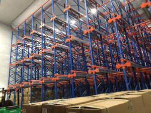 Le rayonnage à navette pour palettes est un système de stockage et de récupération en allées profondes qui <span class=keywords><strong>vous</strong></span> aide à optimiser la capacité de stockage. - Product Image 2