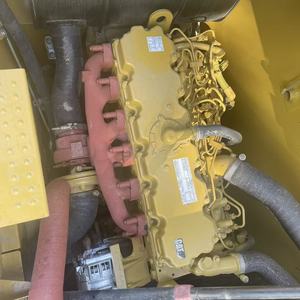 Excavatrice CAT jaune, équipement de construction lourd d'occasion - Product Image 4