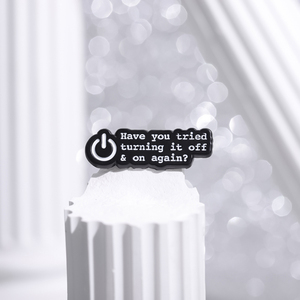 Broche émaillée textile Sming Pins avec message 'Have You Tried Turning It Off & on Again', avec bouton de fermeture, pour sac à dos, vêtements et bijoux - Product Image 3