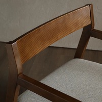 Fauteuil simple nordique, chaise en tissu moderne pour salon avec structure en bois massif pour se détendre