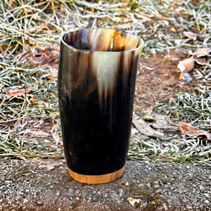 Tasse à boire en corne de buffle naturelle, tasse viking artisanale, verre en corne, vaisselle rustique pour bière, design personnalisé pour les acheteurs en gros - Product Image 1