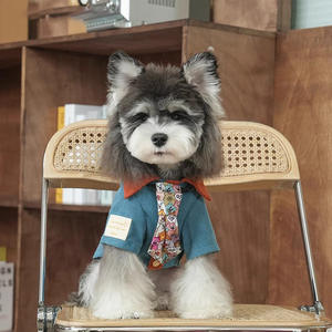 Camisa de Pana con Estampado de Perro de Dibujos Animados y Corbata, Estilo Retro de Hong Kong, Cuello Camisero, Diseño Simple para Halloween/Navidad para Perros Pequeños - Product Image 1