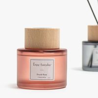 Bouteille de diffuseur de roseau d'arôme d'air de luxe de parfum carré de 50ml 100ml 150ml avec le chapeau en bois