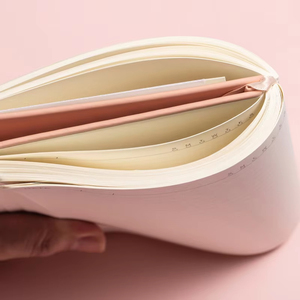 Lót biểu tượng tùy chỉnh Debossed Logo <span class=keywords><strong>A5</strong></span> A4 B5 học tập Nhật Ký 2025 2026 lót PU bìa cứng chương trình nghị sự lòng biết ơn Tạp Chí kế hoạch máy tính xách tay - Product Image 5