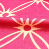 Tissu en velours imprimé 100% polyester tissé, couleur rose, avec logo personnalisé d'usine, pour vêtements et robes