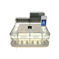 Vitrine LED en verre trempé, métal et MDF E1 pour bijouterie, kiosque de centre commercial, design moderne et attrayant