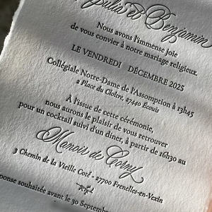 Juego de invitaciones de boda hechas a mano con borde decorativo, envoltura de papel vegetal, cinta y sello de cera, invitación elegante y lujosa - Product Image 2