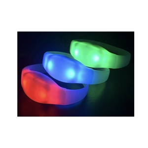 Nuevo Producto Para Escenarios, Fiestas y Espectáculos, Pulsera LED con 4 Luces, Logotipo Personalizado y Control Remoto, Brazalete LED con Control DMX Para Eventos y Conciertos - Product Image 3