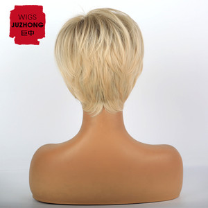 Parrucche sintetiche corte bionde Pixie Cut economiche per donne bianche con frangia - Product Image 4