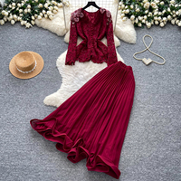 Ensemble élégant haut à manches longues en dentelle col en V et jupe plissée à taille haute à volants pour femme printemps automne