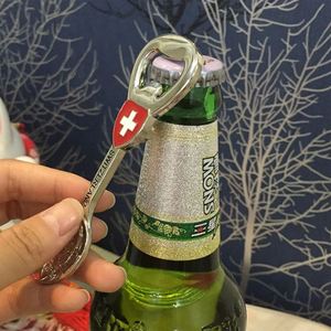 Ouvre-bouteilles magnétiques créatifs en métal à faible MOQ pour souvenirs de bière suisses personnalisés haut de gamme - Product Image 2