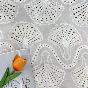 Tela de punto calado de algodón con bordado de encaje y diseño de conchas, estilo cruzado, para camisas de vestido de novia, peso medio - Product Image 2