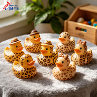 Canard en caoutchouc flottant personnalisé imprimé léopard, motif cowboy, jouet en vrac, fourniture d'usine pour enfants de tous âges