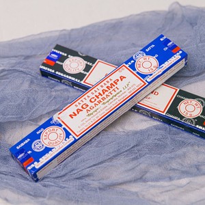 Varillas <span class=keywords><strong>de</strong></span> <span class=keywords><strong>Incienso</strong></span> India Sai Baba SATYA Truth con Base <span class=keywords><strong>de</strong></span> Bambú, Nagchampa Natural Hecho a Mano, Aromaterapia Purificadora <span class=keywords><strong>de</strong></span> Espacios, en Caja - Product Image 3