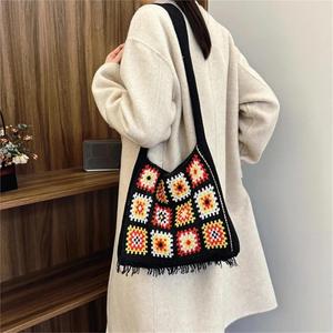 Bolso Hobo Bohemio Floral Cuadrado de Ganchillo Tejido con Bordado, Bolso de Hombro Vintage con Borlas para Mujer, Bolso de Punto para Uso Diario Otoño Invierno - Product Image 2
