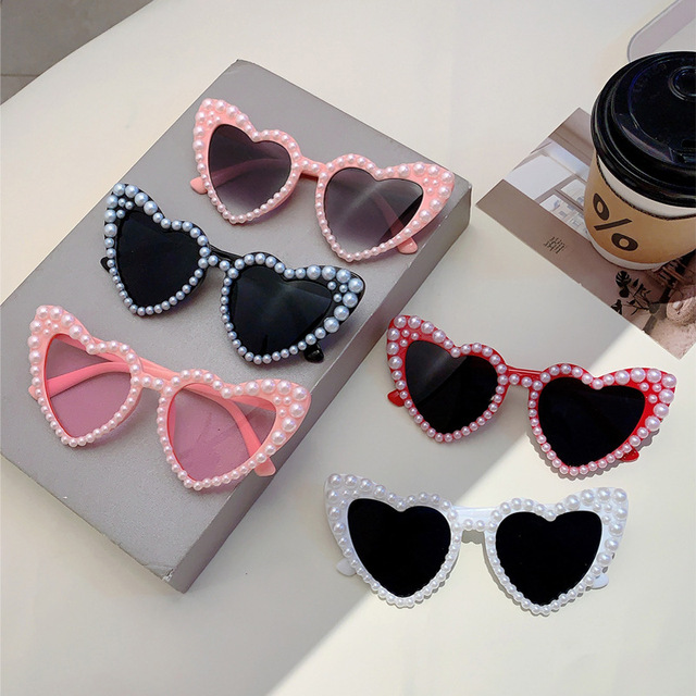 Vintage New Heart-Shaped Simulation Pearl Sunglasses for Women Elegant Wedding Photo Glasses Fashion UV400 Protection Eye Glass