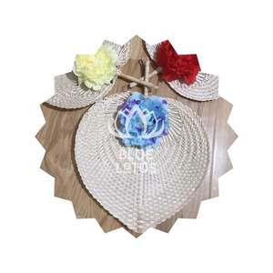 Abanico de Mano de Hoja de Palma, Artesanía Sostenible - Product Image 1