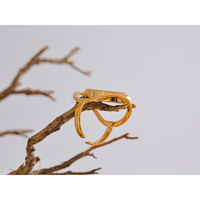 JINYOU 7555 Bague ouverte rotative exclusive en coquille de pierre naturelle, bijou unique en acier inoxydable exquis pour femme, tendance