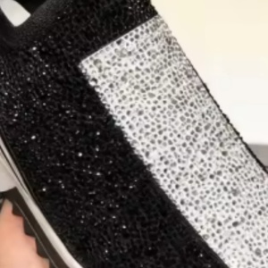 Vente directe d'usine de chaussures pour hommes de luxe à paillettes noires tendance avec semelle en caoutchouc épaisse pour la marche estivale. - Product Image 2