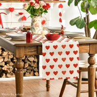 Chemin de table pour la Saint-Valentin 13 * 72 pouces, chemin de table rouge avec des elfes nains en forme de cœur, utilisé pour la décoration de la Saint-Valentin et des anniversaires