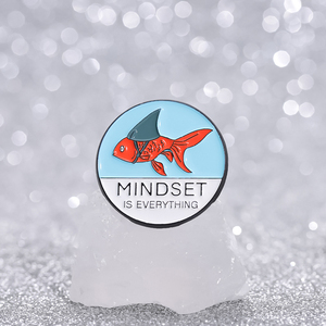 Sming Pins Goldfish Shark Esmalte Pins Custom MINDSET IS <span class=keywords><strong>TODO</strong></span> Broches Insignias de solapa Animal Joyería Regalo para niños Amigos - Product Image 2