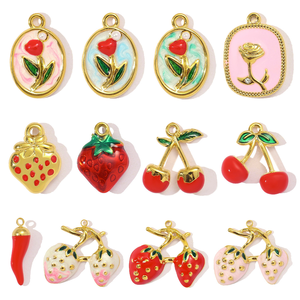 Collection Berry Feast |   Pendentifs en acier inoxydable plaqué or 18 carats PVD pour la fabrication de bijoux DIY |   Breloques colorées fraise et cerise - Product Image 4