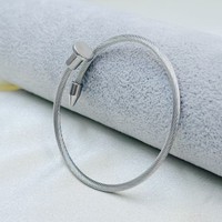 Bracelet jonc ouvert unisexe en acier inoxydable doré/argenté/noir avec breloque clou