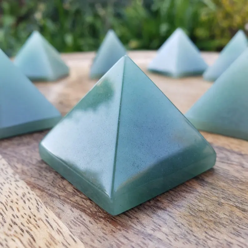 Piramida Kristal Apatit Alami Terlaris Kualitas Premium untuk Meditasi Penyembuhan | Grosir Batu Permata Besar Piramida Batu Akik