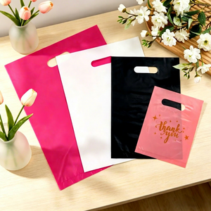 Sacs plastiques personnalisés avec logo, avec poignées, pour petites entreprises et bijouteries. - Product Image 1