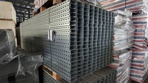 Gouttière de câbles perforée en acier galvanisé robuste pour la gestion des câbles électriques industriels - Product Image 5