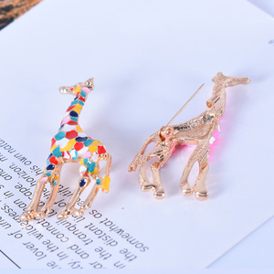 Nueva llegada de moda nuevo Pin de solapa al por mayor personalizado 3D bufanda de seda exagerada a granel personalizado duro esmalte alfileres broche jirafa - Product Image 4