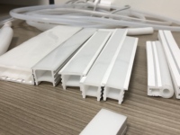 Manchon de tube en silicone Maxtor pour LED d'intérieur et d'extérieur Bande de LED flexible au néon Décoration lumineuse personnalisée et étanche Traitement de découpe