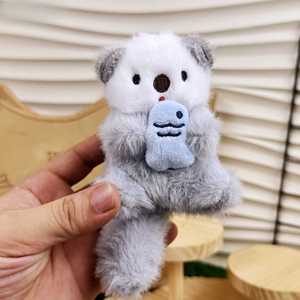 Porte-clés mignon en peluche Otter de mer avec mousqueton - Jouet en coton doux en forme de poisson avec lumière intégrée pour sacs - Product Image 6