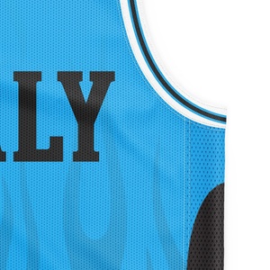 เสื้อบาสเก็ตบอลผู้ชายแบบสั่งพิมพ์ลายเอง คอวี สีน้ำเงิน ผ้าโพลีเอสเตอร์ 100% แห้งเร็ว ระบายอากาศได้ดี ไซส์พลัส เสื้อกีฬา - Product Image 5