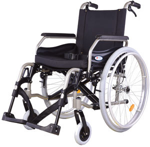 Fauteuil roulant manuel portable pliable avec poignée de transport et frein à main facile à transporter - Product Image 2
