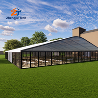 Tente Arcum avec panneaux de verre pour toit, structure moderne et transparente pour expositions et événements en plein air, imperméable, durable, crée une ambiance accueillante