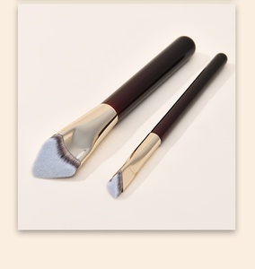 Pinceau correcteur professionnel en forme de cœur Lilywild Bulk, en fibres douces, pour <span class=keywords><strong>un</strong></span> effet de camouflage naturel, directement de l'usine - Product Image 1