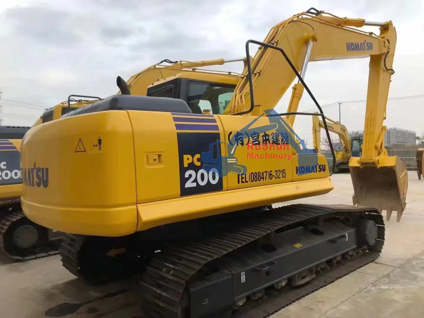 Japonya kullanılan KOMATSU PC200-7 hidrolik paletli ekskavatör 20 Ton ikinci el ekskavatör