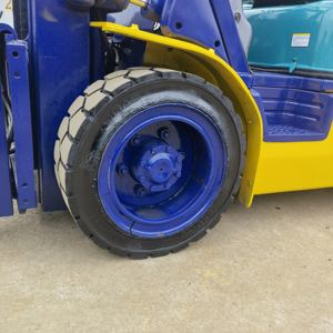 Chariot élévateur Komatsu FD30T d'occasion, modèle 2012, moteur diesel, garantie 1 an, faible nombre d'heures de fonctionnement, hauteur de levage 3500 mm, origine Japon - Product Image 4