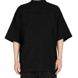 เสื้อยืดคอกลมโอเวอร์ไซส์แบบมีโลโก้สั่งทำพิเศษสำหรับผู้ชาย ผ้าหนา 240 กรัม คุณภาพสูง ทรงบ็อกซ์ ใส่ได้ทั้งผู้ชายและผู้หญิง - Product Image 4
