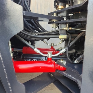 Mini-chargeuse compacte agricole 1,2 tonne avec batterie frontale, norme EPA Euro5 et godet - Product Image 5