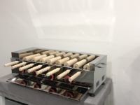 Machine à crème glacée de cheminée commerciale machine à gâteau de cheminée de gaz beignets cône de crème glacée gril à rouleaux