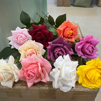 E065 Vente en gros de fleurs artificielles en soie fleuries fleuries fleurs roses simples toile de fond de mariage fleurs de décoration blanches