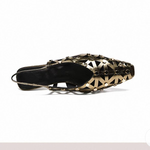 Sandalias de verano para mujer, nuevo estilo, zapatos de cuero con tachuelas, zapatos dorados para mujer, zapatos plateados para dama, tacón <span class=keywords><strong>bajo</strong></span> - Product Image 2