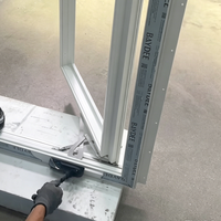 Ventanas Abatibles de Madera Estilo Americano con Diseño de Rejilla, Aislamiento Eficaz, Revestimiento de PVC, Manivela Manual, Doble Acristalamiento, Vidrio Templado Low-E